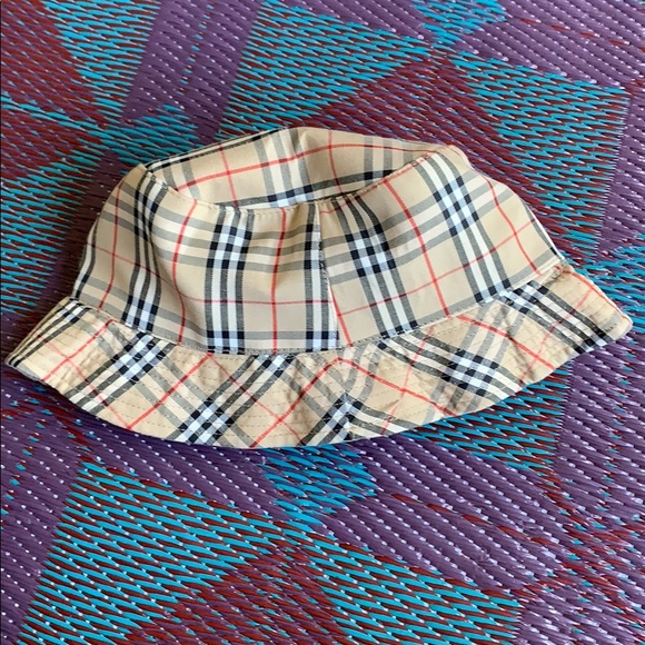 HOST PICK burberry bucket hat 🔥 - Picture 1 of 7